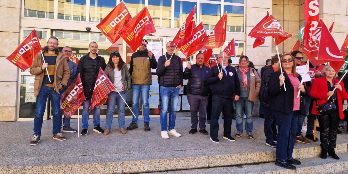 Manifestacin en las oficinas de Extranjera