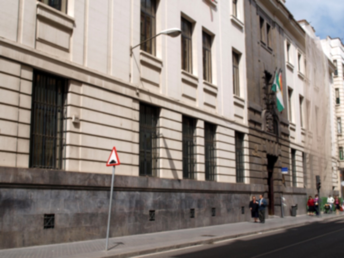 Fachada de la sede principal de Correos en Córdoba