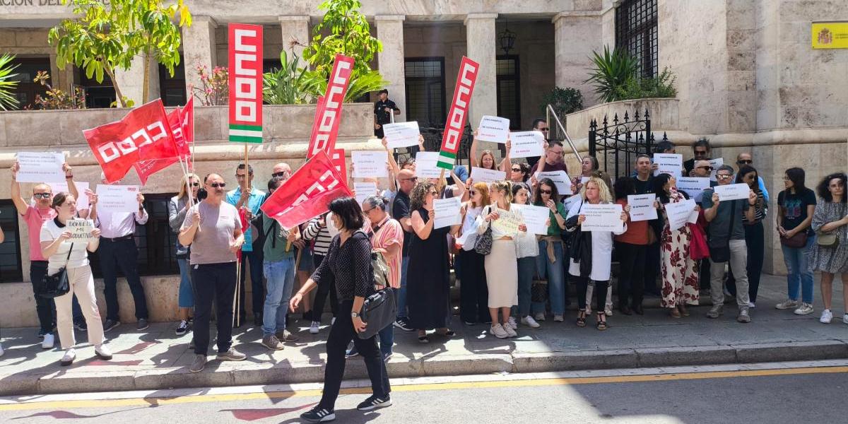 Protesta ante una oficina de Extranjería de Almería