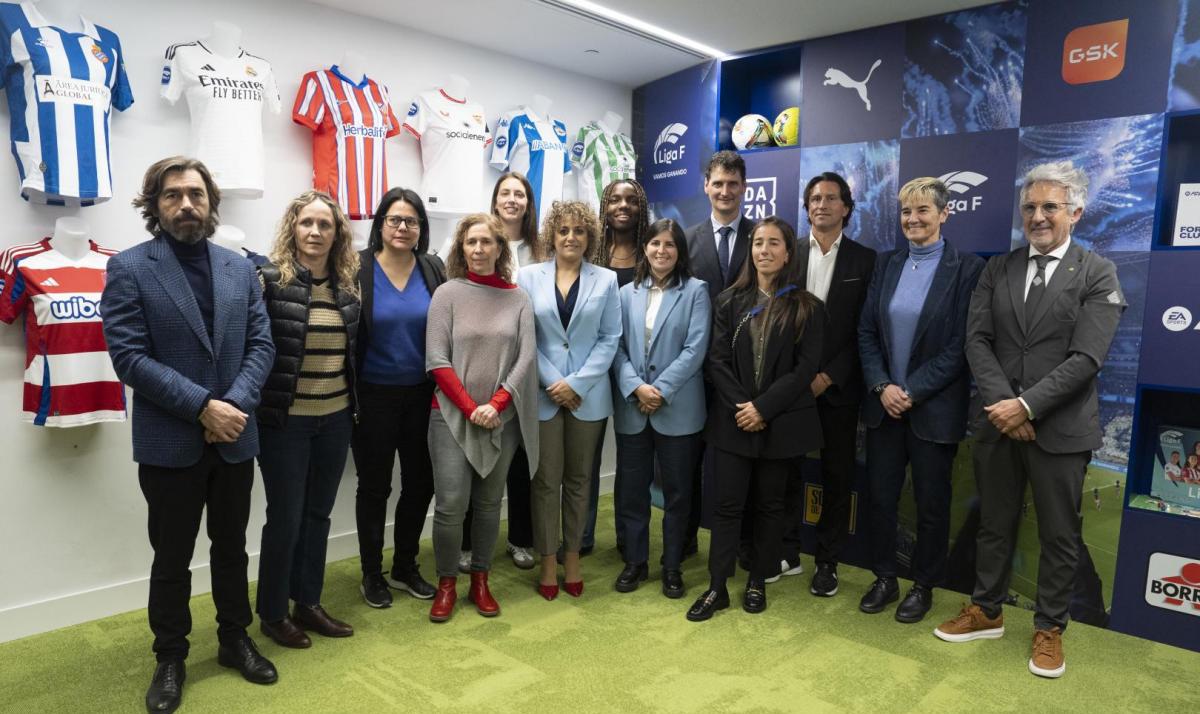 Negociadoras y firmantes del nuevo convenio de la Liga Femenina de Ftbol