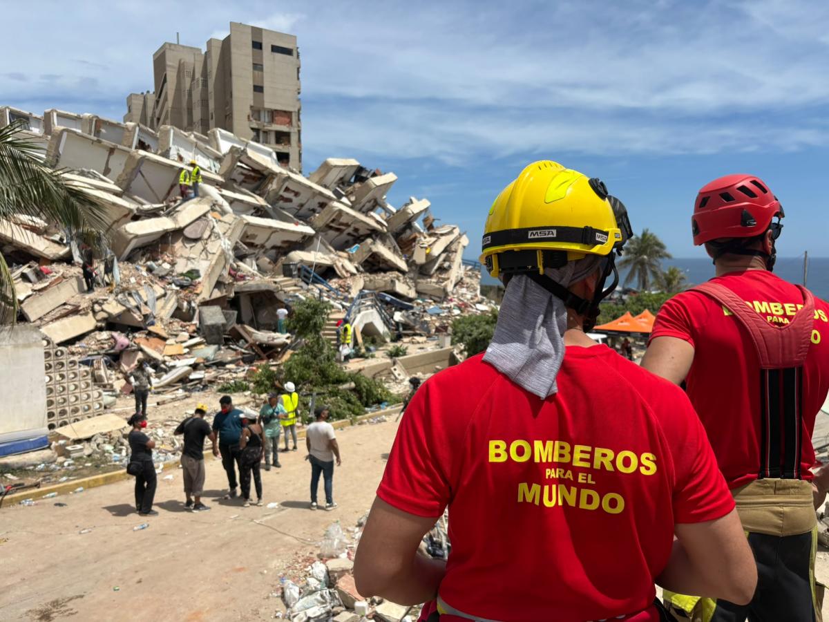 Bomberos españoles en Venezuela tras el terremoto