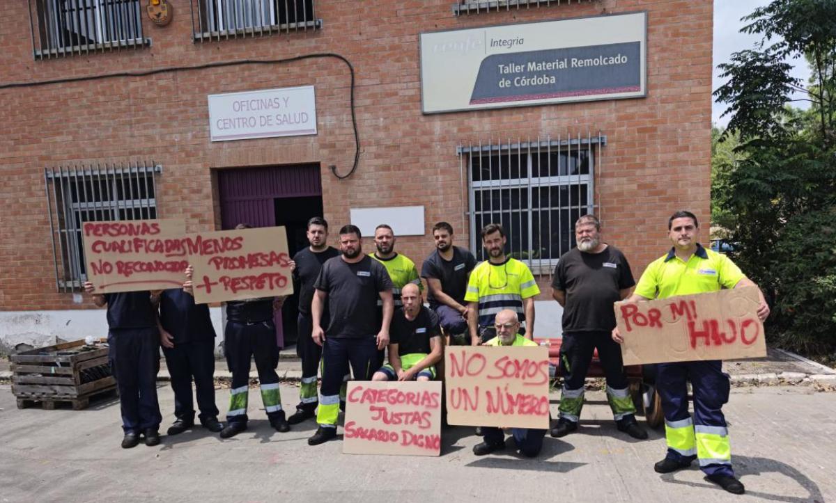 Trabajadores de Transfesa Logistics durante el paro parcial con el que han iniciado movilizaciones esta semana