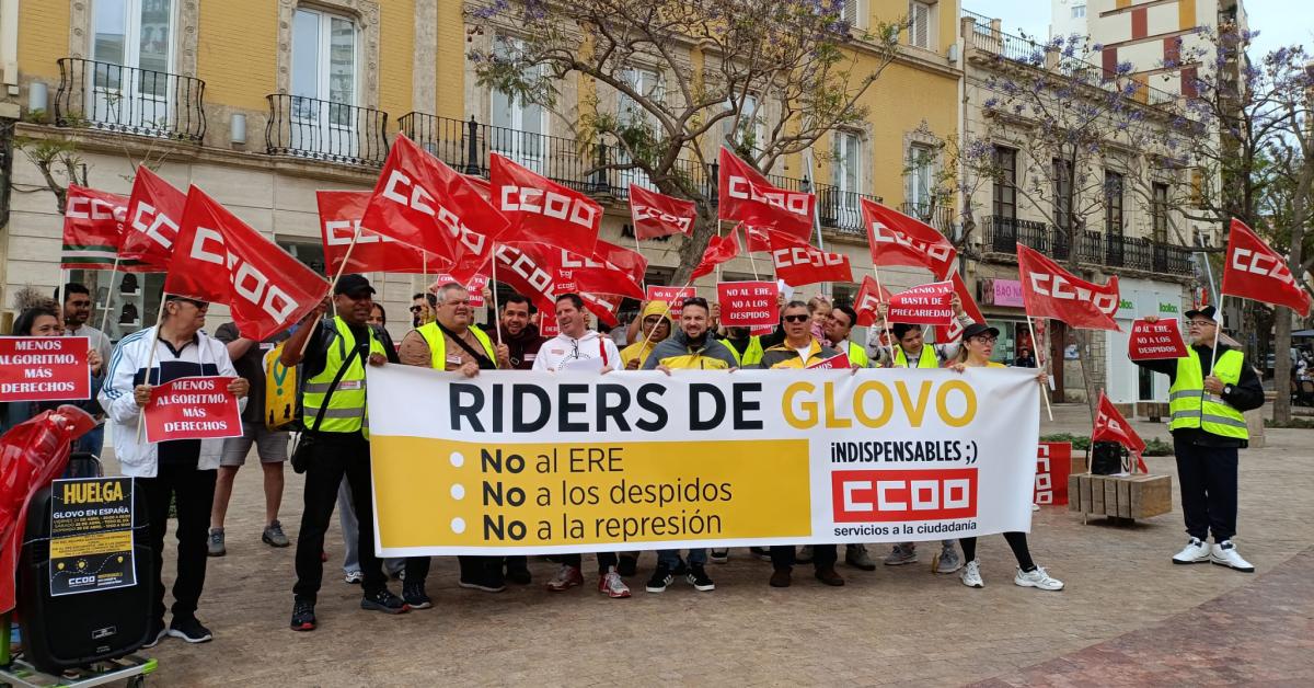 Concentración de riders de Glovo en Almería