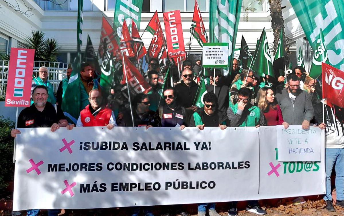 Concentración en la sede de la AEMET en Sevilla