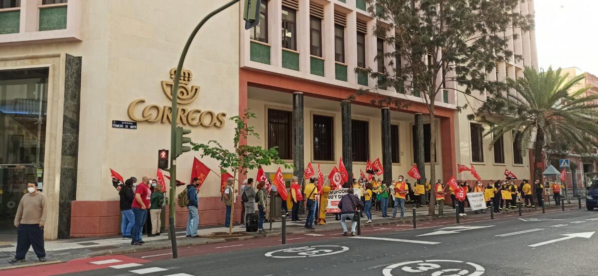 Concentración delegados/as sede Correos Las Palmas